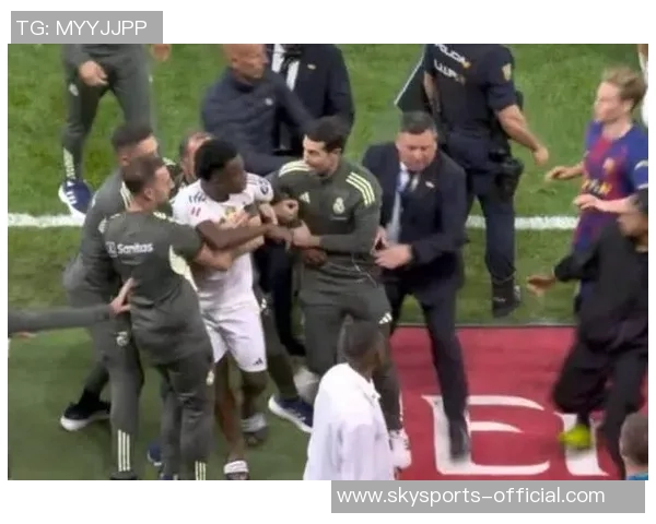 巴萨友谊赛逆转尤文图斯红牌事件引发全场热议